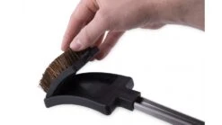 Broil King Baron Palmyra Grill Brush - 64038 -Barbeque Series Shop BK 64038 Action 01 1000x563 1